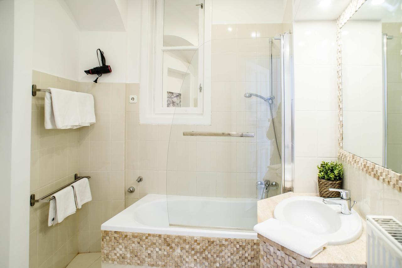 Nine Trees Apartment บูดาเปสต์ ภายนอก รูปภาพ